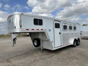 2000 Featherlite 3H GN with Dressing Room Horse Trailer Online