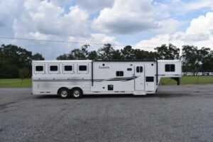 2013 Lakota Charger 8411LQ 4 Horse Trailer with 13' Short Wall Online