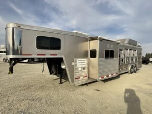 2014 Logan Coach RAZ4GNHDLQ 40' 4 horse Razor GN Horse Trailer**WITH WALK IN CLOSET Online