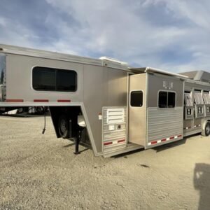 2014 Logan Coach RAZ4GNHDLQ 40' 4 horse Razor GN Horse Trailer**WITH WALK IN CLOSET Online