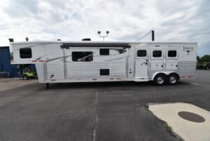 2018 Lakota Bighorn 3 Horse Living Quarters Online
