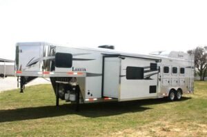 2019 Lakota Charger 4 Horse LQ with 15' Short Wall Online