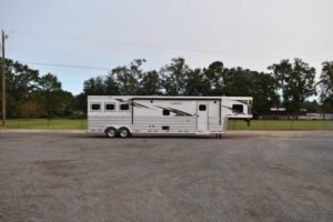 2021 Lakota BIGHORN 8316SRGLQ 3 Horse Trailer with 16' Short Wall Online