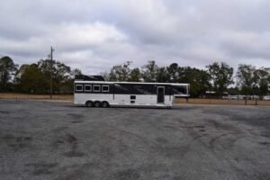 2021 Lakota Bighorn 8418GLQUG 4 Horse Trailer with 18' Short Wall Online