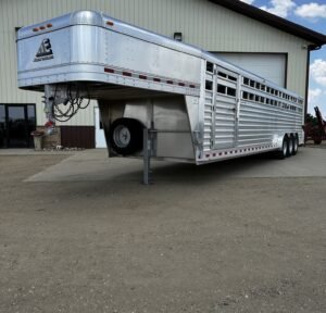 New 2024 Elite Trailers 32FT TRIPLE AXLE STOCK TRAILER W/ 3 COMPARTMENTS Online