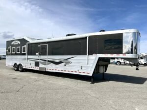 Used 2013 Bloomer 4 Horse 16' LQ, 7'Slide, Air Ride, Pod, Mister/Water Sys Air ride, HWH Slide, Integrated Pod Online